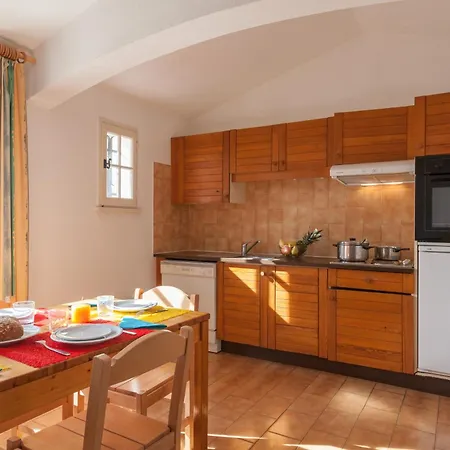 Aparthotel Partenaire Le Domaine De Garlande 3*
